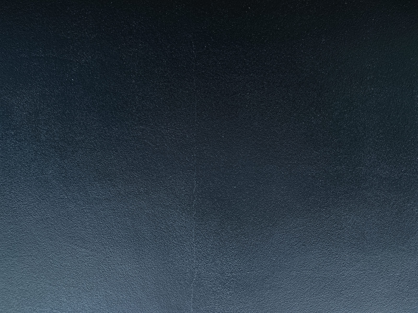 黒い塗装で仕上げられた壁面のテクスチャー