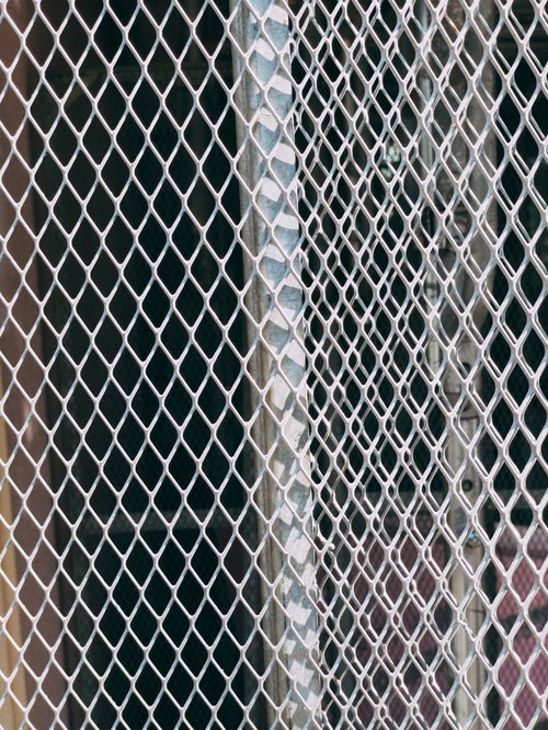 工事現場の細かい金網フェンス・グレーメッシュ安全柵