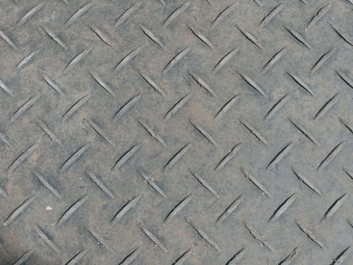 シルバーグレーのチェッカープレートのテクスチャ