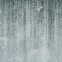 縦筋が入ったグレーのコンクリート壁のテクスチャの写真