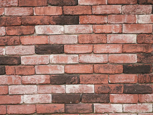 赤茶色のレンガ壁（風化した質感）
