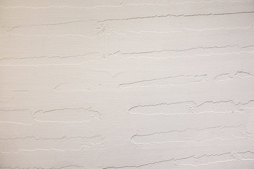 ベージュ色の粗い壁の塗り