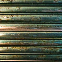 錆がひどいシャッターの金属テクスチャー。横縞の劣化模様の写真