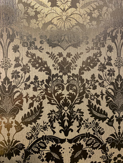 金色と黒色のコントラストが映えるアジア感ある壁の模様