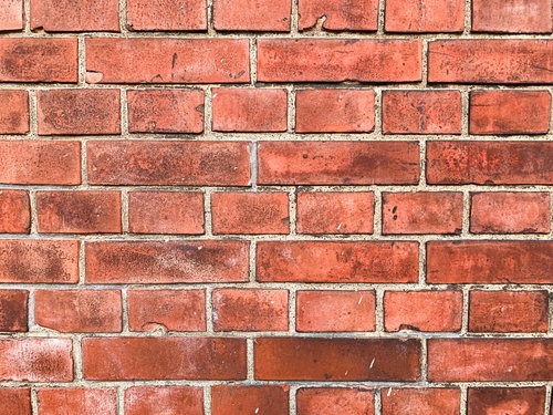 汚れが染み付いた赤レンガのテクスチャー