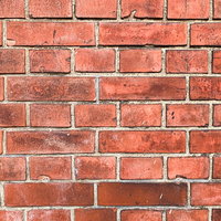 洗っても取れない黒ズミの赤レンガ壁のテクスチャーの写真