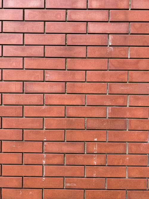 テープ跡の残る赤レンガのテクスチャー