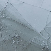 破損してガラスに入るヒビのテクスチャーの写真