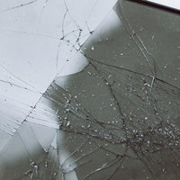 ヒビ割れした透明な液晶フィルムの表面テクスチャーの写真