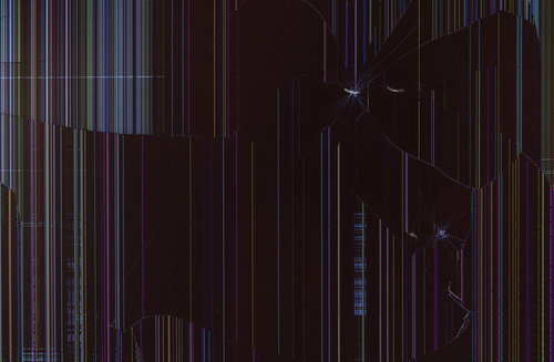 破損した液晶モニターの画面全体に入ったヒビと縦線状のノイズ