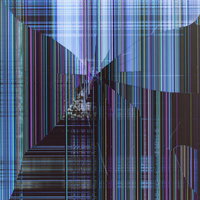 地震で落下した液晶モニターの破損した表示画面の写真