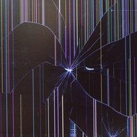 何かをぶつけて破損した液晶モニターの画面の写真