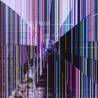 表示がバグった液晶モニターの画面に発生する縦縞状のノイズの写真