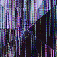 廃棄前の壊れた液晶モニターに表示されたカラフルなストライプと破損ノイズの写真