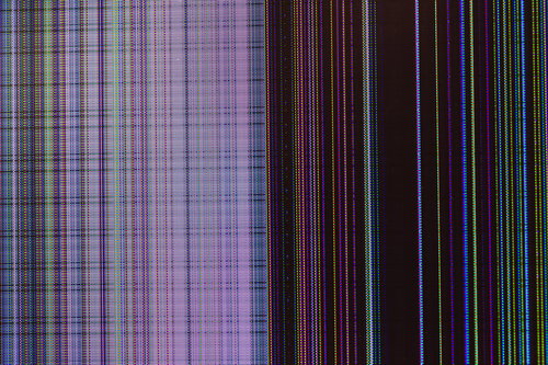 縦に線が入ってしまった液晶モニター（ドット単位の故障）