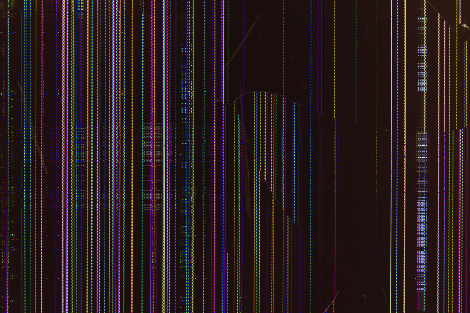 破損して縦ライン状のノイズが入った液晶モニター画面