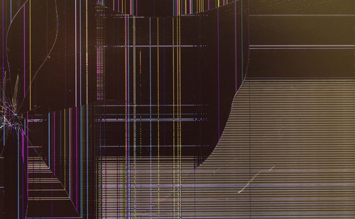 ヒビが入って壊れた液晶ディスプレイの画面