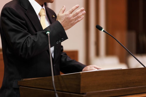 手が口ほどに物を言う津山市議会の登壇議員