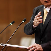 「どう思われますか」と急に振ってくる議員の写真