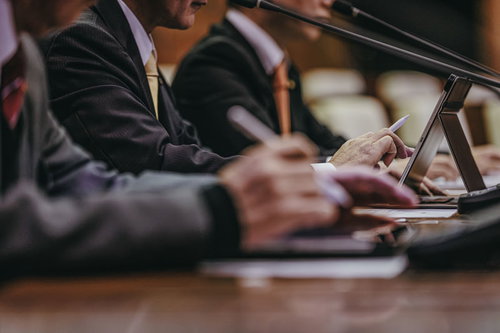 世代を超えてデジタル化に取り組む津山市議会議員の議論