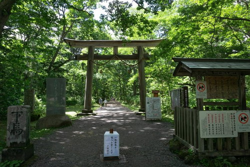 戸隠神社奥社参道口の大鳥居付近の様子