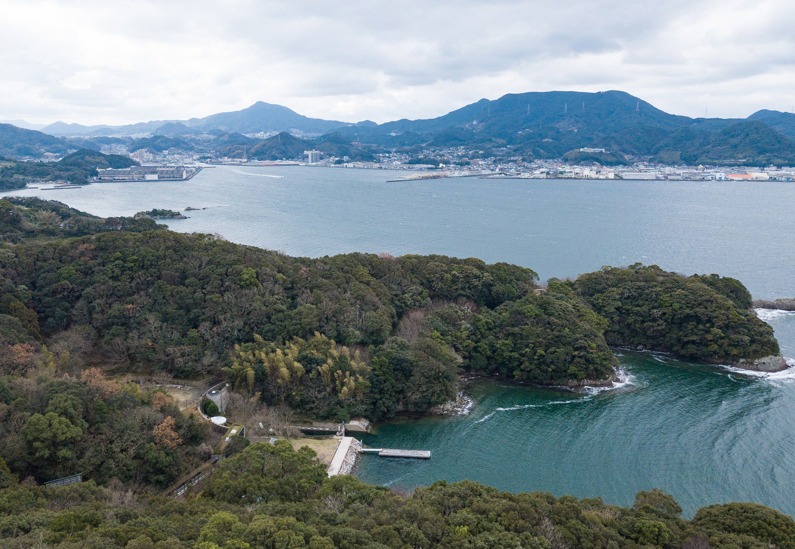 崎野自然公園から見下ろす時津港と大村湾の美しい風景