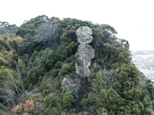 山中にある鯖くさらかし岩