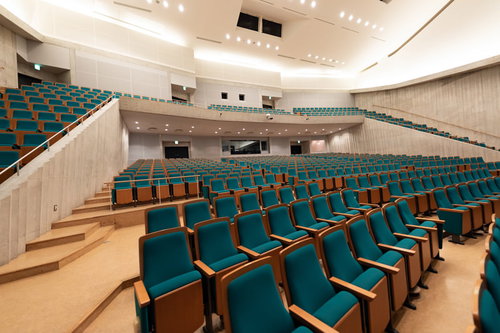 とぎつカナリーホールの2階席から見た緑色の座席