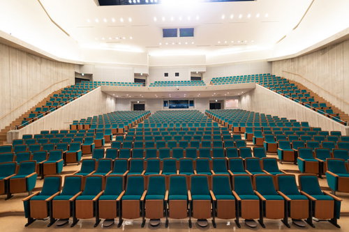 長崎県時津町のカナリーホール、客席770席あるコンサートホール