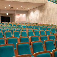 時津町カナリーホールの1階客席のコンサート風景の写真