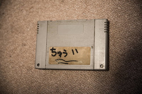 手書きラベルが貼られたスーファミのカセット