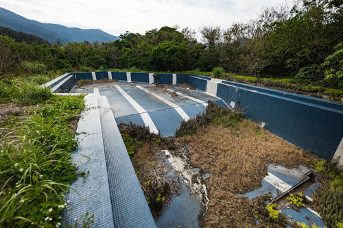 徳之島ニューオータニ・ホテルの廃墟と化したプール跡