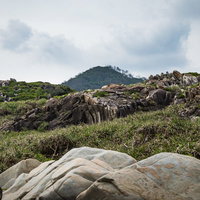 徳之島のムシロ瀬、花崗岩の巨岩が点在する岩場の写真