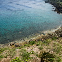 徳之島の犬田布岬、エメラルドグリーンの海岸とサンゴ礁の写真