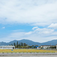 静かに横たわる妊婦姿が見える徳之島の寝姿山の写真