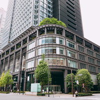 東京駅前、新丸の内ビルの写真