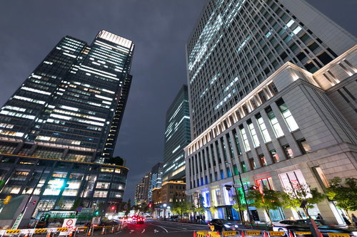 東京駅丸の内北口信号前（夜景）