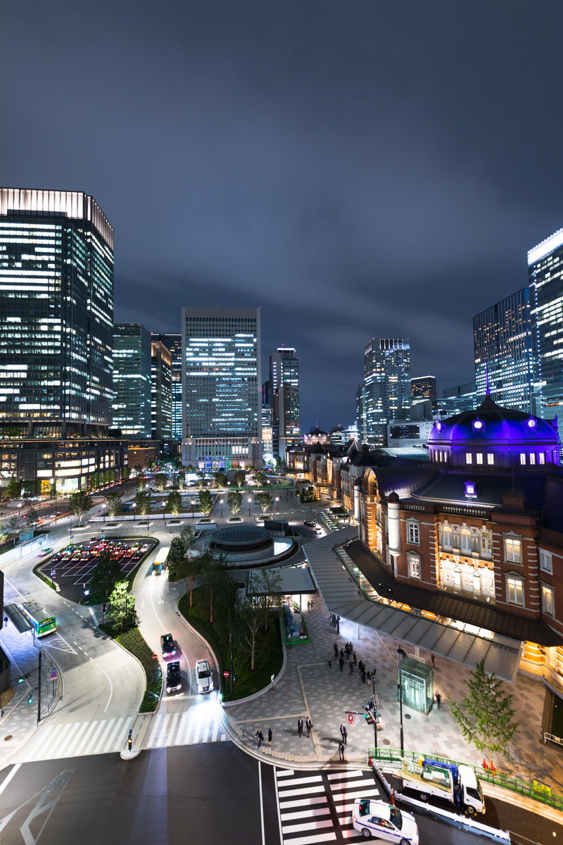 KITTE屋上庭園から撮影した東京駅と丸ノ内ビル群の夜景