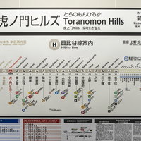 東京メトロ日比谷線の虎ノ門ヒルズ駅構内案内図の写真