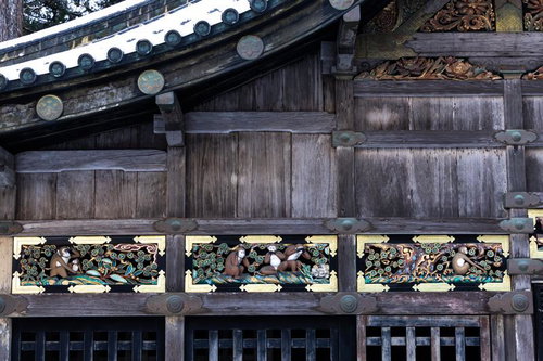 日光東照宮の建築装飾に彫られた見ざる聞かざる言わざるの三猿