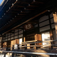 日が差し込む天龍寺の大方丈の写真