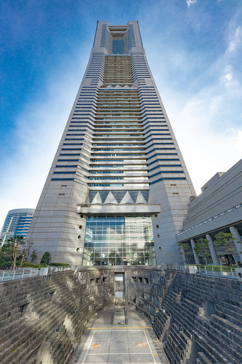 旧横浜船渠第2ドックとランドマークタワーの歴史と現代建築の競演