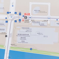 ゆりかもめ市場前駅の案内地図と豊洲市場周辺施設の位置情報の写真