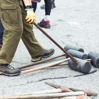 乗鞍新登山道の整備用ハンマー｜登山道整備の作業工具の写真