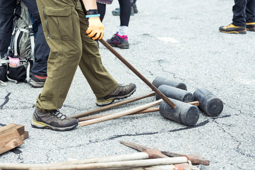 乗鞍新登山道の整備用ハンマー｜登山道整備の作業工具