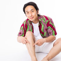 「上手に剃れました！」とすねを指さす美容男子の写真