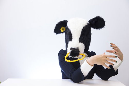 人事担当の牛にダメ出しされる