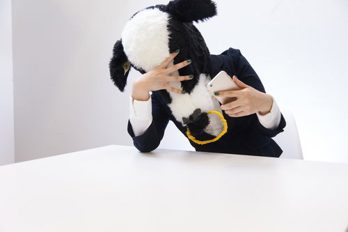 チャットで既読つけちゃったと悩むエト牛のキャラクター