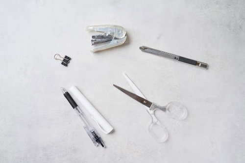 オフィス必需品の文房具・筆記用具コレクション