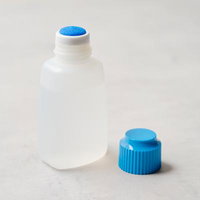 スポンジヘッドの透明ボトルと青いキャップの塗布容器の写真